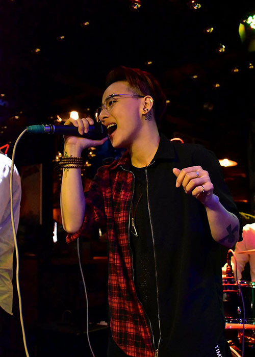 Sau tập 2 The Debut lên sóng, cô nàng tomboy Trish Lương chia sẻ: "Đi thi nhiều Trish rút ra được, dù được nhận xét như thế nào cũng là những bài học cho bản thân... Đã cầm bút ký hợp đồng tham gia chương trình thực tế thì phải chịu cắt ghép".