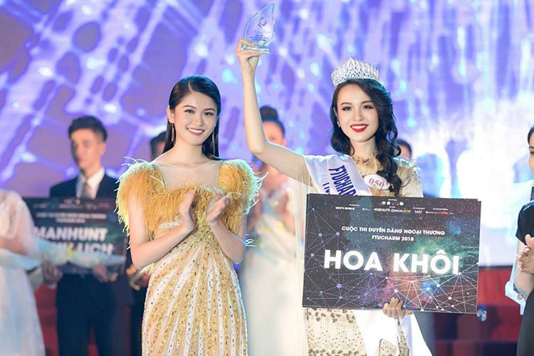 Tại cuộc thi Hoa khôi Ngoại thương 2018, Thủy Tiên xuất sắc giành vương miện. Ảnh: Thegioitre