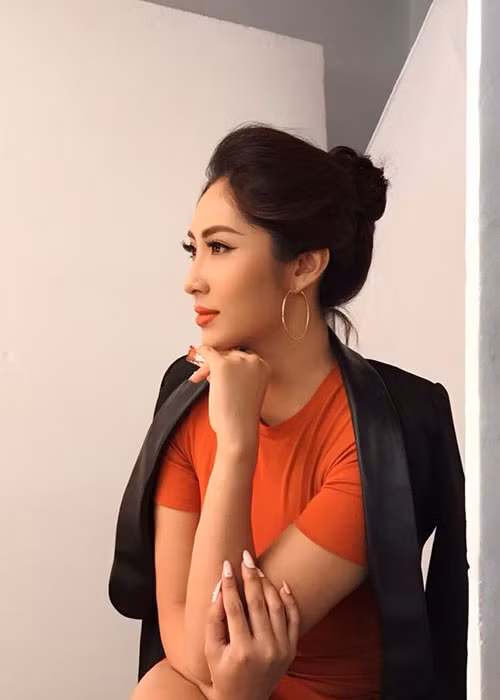 Đặng Thu Thảo miệt mài làm việc là một trong những tin tức sao Việt trong ngày 11/6.