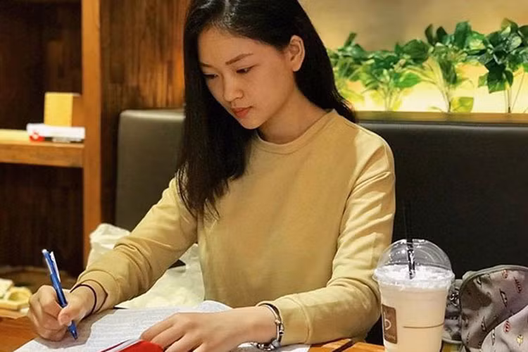 Em gái út của Phạm Thùy Linh khá giản dị ở đời thường. Ảnh: FBNV