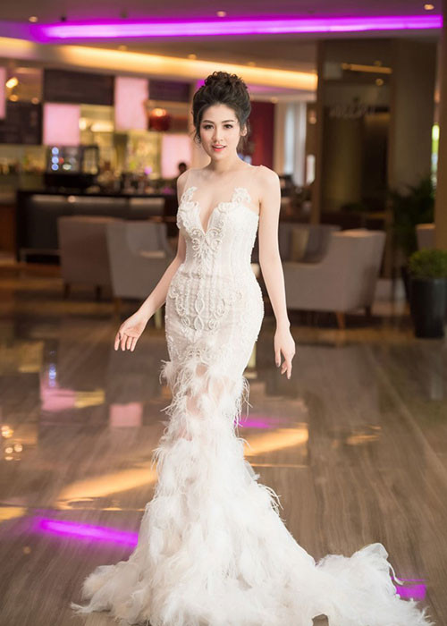 Tú Anh sở hữu gương mặt đậm chất Á đông cùng vóc dáng quyến rũ. Ảnh: VOV
