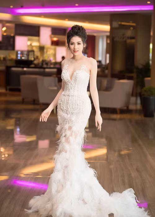 Tú Anh sở hữu gương mặt đậm chất Á đông cùng vóc dáng quyến rũ. Ảnh: VOV
