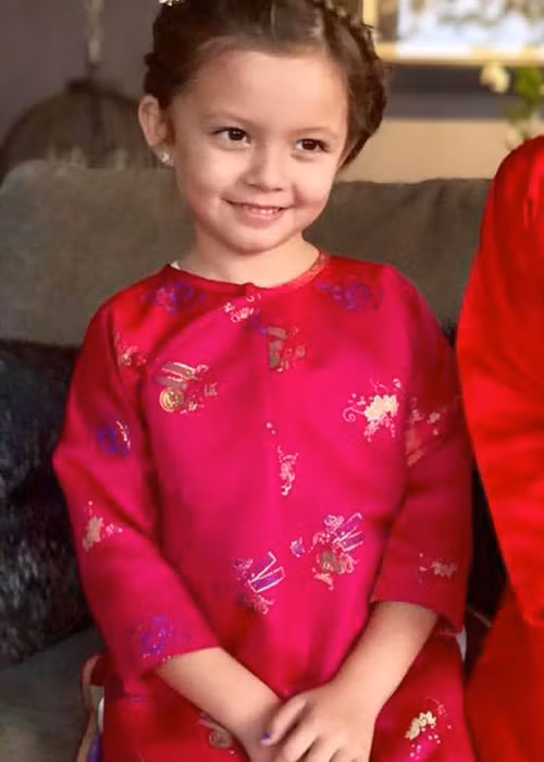 Hình ảnh bé Tép dịu dàng khi diện áo dài truyền thống dịp Tết Nguyên Đán.