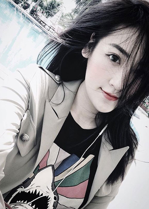 Nàng á hậu 9x đẹp rạng rỡ ngoài đời dù không cần váy áo lộng lẫy. Ảnh: FBNV