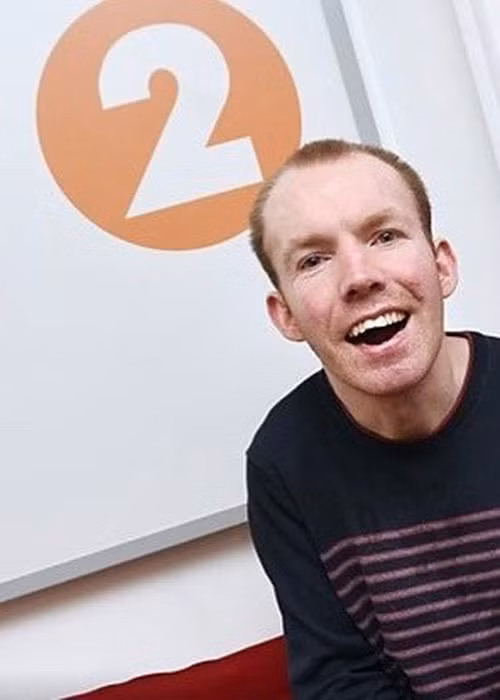  Lost Voice Guy tấu hài bằng những câu nói đùa trên khiếm khuyết thể chất cũng như việc sống chung với căn bệnh bại não của mình. Ảnh: FBNV