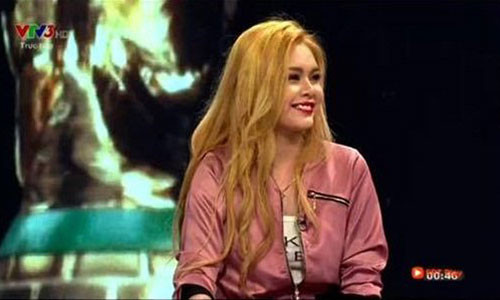 Cô gái tóc vàng có phát biểu gây tranh cãi trên VTV trước thềm trận đấu giữa đội tuyển Brazil và Thụy Sĩ.