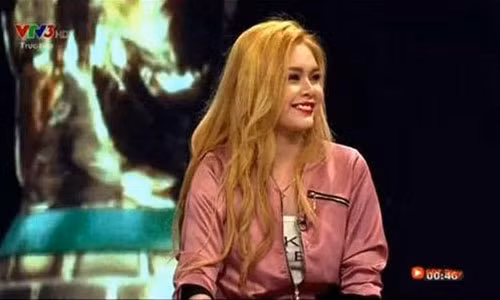 Cô gái tóc vàng có phát biểu gây tranh cãi trên VTV trước thềm trận đấu giữa đội tuyển Brazil và Thụy Sĩ.