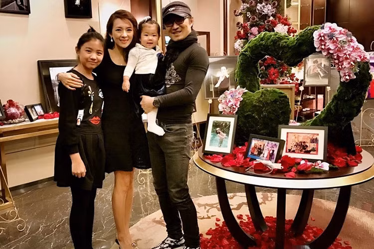 Không ít lần, Chương Tử Di khoe khéo mối quan hệ tốt đẹp với con riêng của chồng.