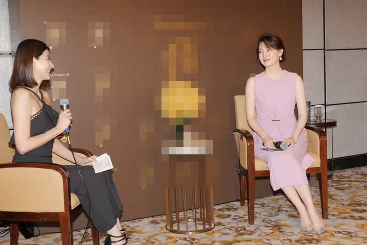 Trong chương trình, nữ diễn viên phim "Nàng Dae Jang Geum" tỏ ra khá thoải mái chia sẻ về chồng con. Ảnh: HK