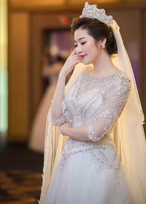 Trước khi lấy chồng, Tú Anh không ít lần hóa thân cô dâu xinh đẹp. Ảnh: Zing