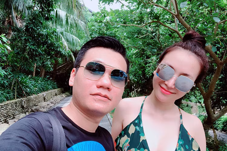 Vợ chồng Khắc Việt đi nghỉ dưỡng ở Đà Nẵng.