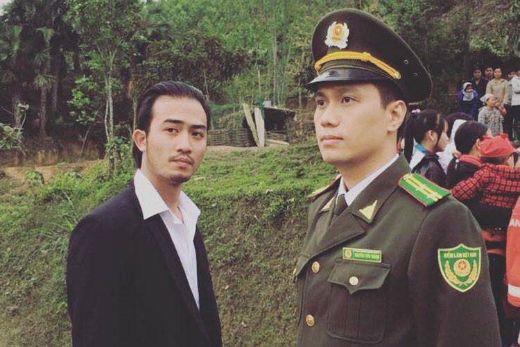 Doãn Quốc Đam hài hước chia sẻ về bức ảnh chụp cùng Việt Anh: “Biết nhau từ cái thời này. Nhưng hồi ý cậu ý vênh váo lắm vì nghĩ mình là diễn viên phụ nên cậu chảnh với mình”.