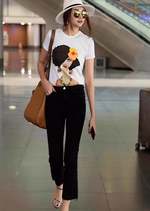 Thanh Hằng luôn được đánh giá cao ở phong cách thời trang kể cả trang phục lộng lẫy, kiêu sa trên thảm đỏ hay set đồ xuống phố năng động.