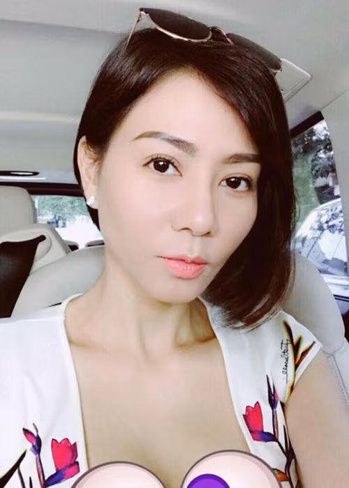 Thu Minh khen bản thân xinh đẹp: "Bữa giờ đi suốt mặt tóp luôn, nhưng vẫn xinh nhỉ".