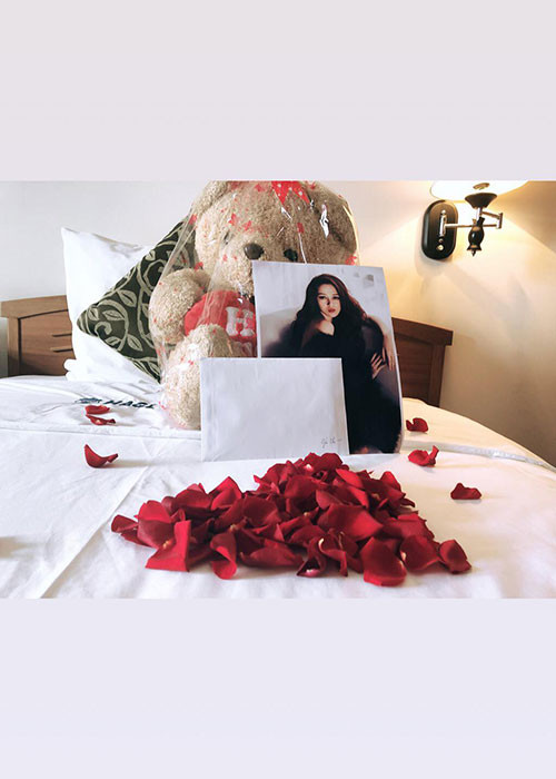 Bảo Anh hạnh phúc vì được fans quan tâm hết mực khi cô đến Gia Lai biểu diễn.