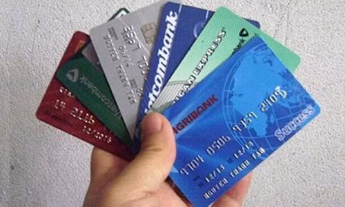 Có đến 50% số thẻ ngân hàng được phát hành hiện nay là thẻ “chết” hay thẻ “ngủ đông”. (Ảnh: KT)