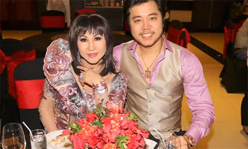 Vũ Hoàng Việt và Yvonne Thúy Hoàng.