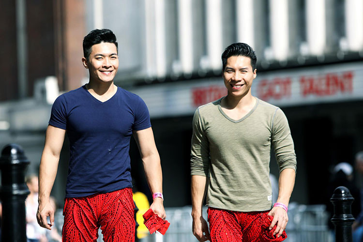 Chia sẻ cảm xúc sau khi lọt chung kết, Quốc Nghiệp cho hay anh rất hạnh phúc vì có thể làm được điều mà anh chưa dám nghĩ tới. "Được lọt vô vòng chung kết đối với anh em tôi đã quá mãn nguyện rồi. Cảm ơn gia đình lớn và nhỏ, bạn bè người thân và tất cả mọi người ở Việt Nam đã theo dõi từng bước chân của anh em chúng tôi", Quốc Nghiệp chia sẻ. Ảnh: FBNV