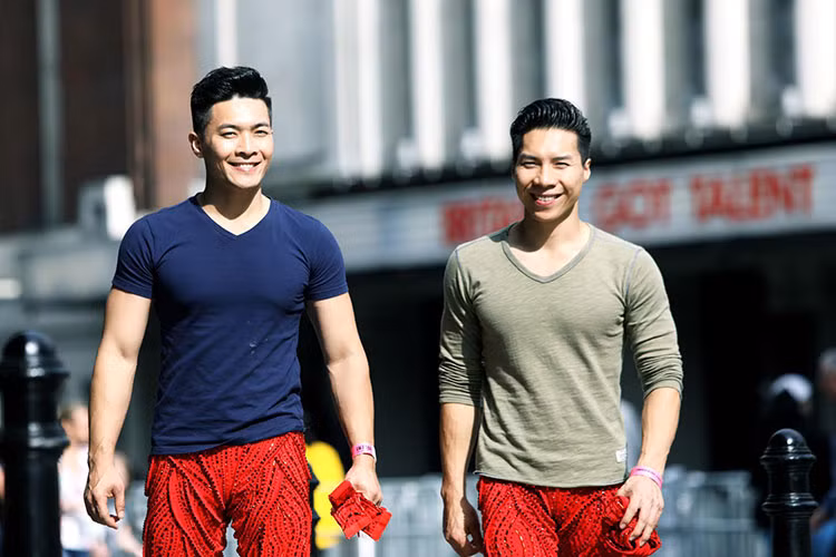 Chia sẻ cảm xúc sau khi lọt chung kết, Quốc Nghiệp cho hay anh rất hạnh phúc vì có thể làm được điều mà anh chưa dám nghĩ tới. "Được lọt vô vòng chung kết đối với anh em tôi đã quá mãn nguyện rồi. Cảm ơn gia đình lớn và nhỏ, bạn bè người thân và tất cả mọi người ở Việt Nam đã theo dõi từng bước chân của anh em chúng tôi", Quốc Nghiệp chia sẻ. Ảnh: FBNV