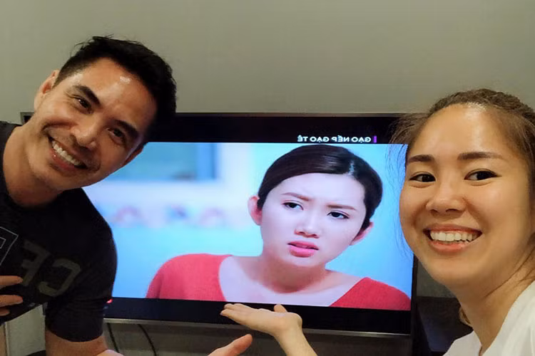 Lê Phương, Ngân Khánh, Trung Dũng cùng nhau xem phim tại nhà.