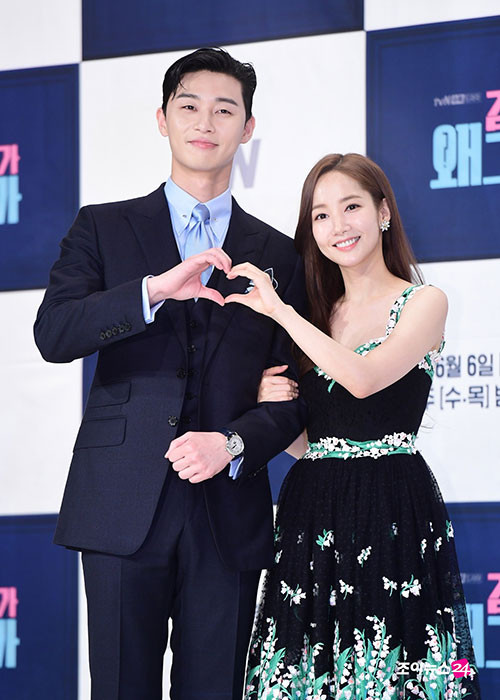 Hình ảnh Park Min Young đẹp tựa nữ thần bên bạn diễn trong phim "Thư ký Kim sao thế". Ảnh: inews24