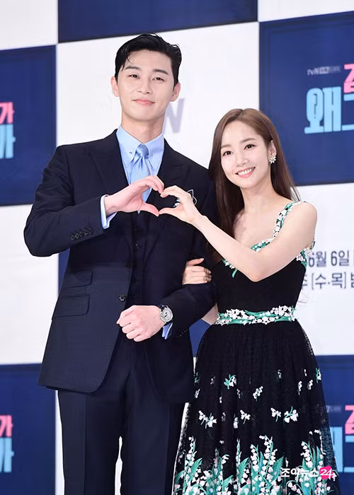 Hình ảnh Park Min Young đẹp tựa nữ thần bên bạn diễn trong phim "Thư ký Kim sao thế". Ảnh: inews24