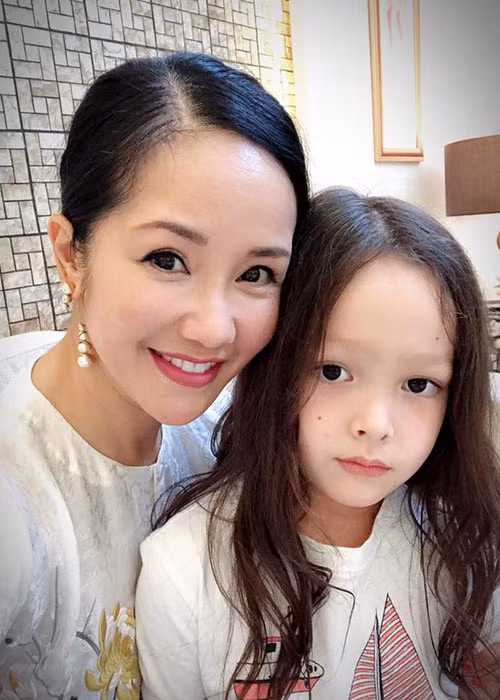 Theo chia sẻ của Hồng Nhung trên Dân trí, cả bé Tôm và bé Tép đều không có năng khiếu âm nhạc.