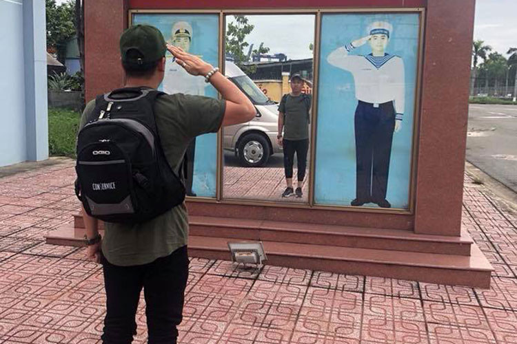 Theo dự kiến, “ Hậu duệ mặt trời” phiên bản Việt khởi quay từ tháng 6/2018. Trên trang cá nhân, đạo diễn Trần Bửu Lộc cũng đã chia sẻ những hình ảnh hậu trường phim.