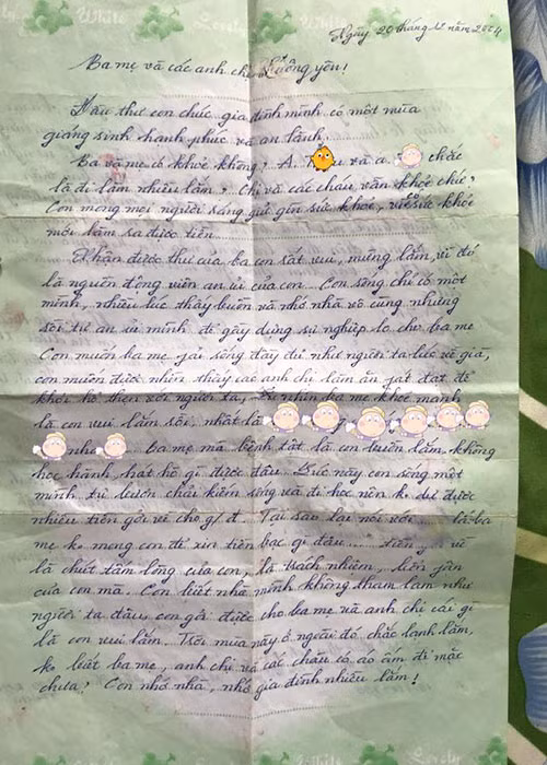 Vy Oanh tiết lộ một trong những bức thư tay cô viết cho bố mẹ khi bố mẹ của cô còn sống. “Chẳng còn ai để con lại được viết những dòng thư nữa rồi”, Vy Oanh nghẹn ngào.