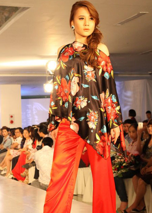 Phương Oanh sinh năm 1989, xuất thân là người mẫu, ca sĩ hoạt động tại miền Bắc. Ảnh: FBNV