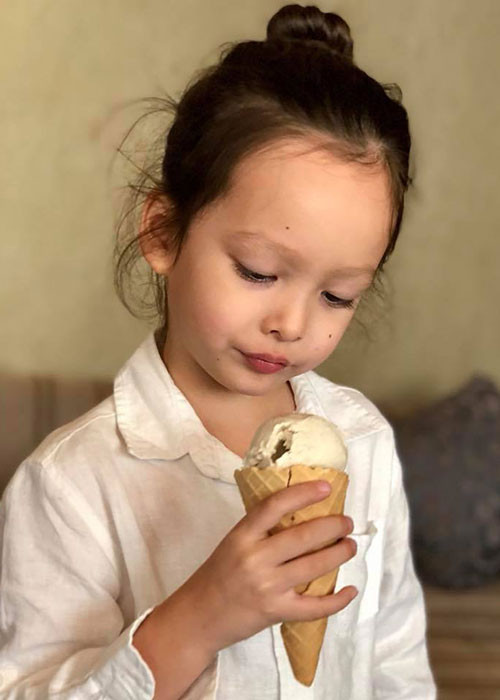 Bé Tôm - con trai của Hồng Nhung tên thật là Aiden.