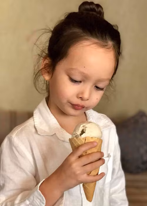 Bé Tôm - con trai của Hồng Nhung tên thật là Aiden.