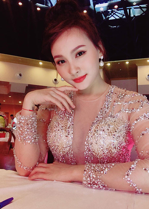 Bảo Thanh làm giám khảo cuộc thi Áo dài Phu nhân toàn châu Âu tại Praha.