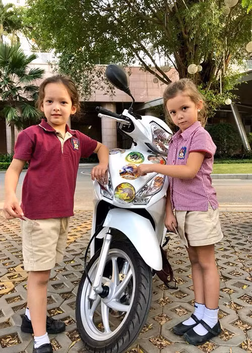 Có mẹ là người nổi tiếng, bé Tôm và bé Tép nhận được sự chú ý của đông đảo cư dân mạng.