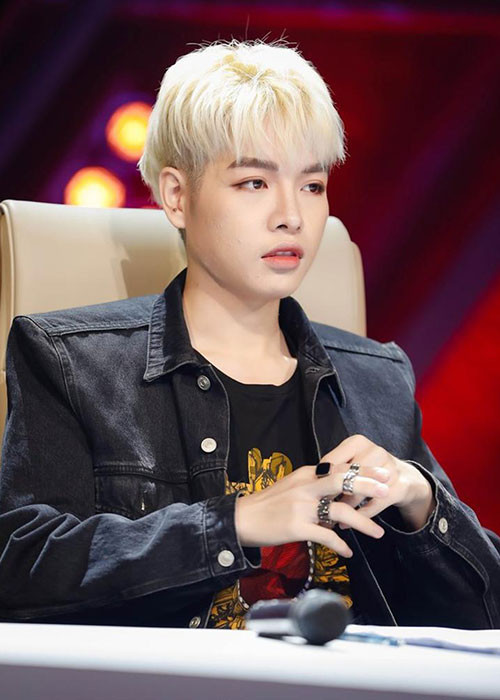 Ca sĩ Đức Phúc cho rằng anh không được Trish Lương tôn trọng. Bởi vậy, Đức Phúc yêu cầu Trish Lương có một lời chào nghiêm túc. Bên cạnh đó, giám khảo Đức Phúc còn từ chối nhận xét thí sinh này. Ảnh: Vietnamnet