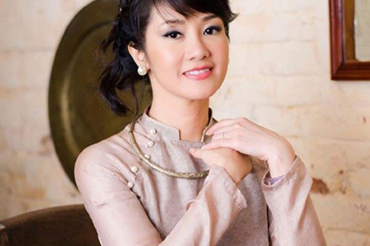 Hồng Nhung từng chia sẻ, cô rất thấm thía lý do cuộc hôn nhân đầu tiên đổ vỡ nên bắt đầu tập làm người phụ nữ của gia đình.