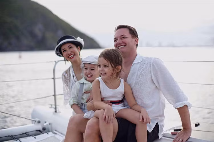 Chia tay người chồng đầu tiên, Hồng Nhung tái hôn với doanh nhân người Mỹ kém cô 3 tuổi tên Kevin Gilmore.