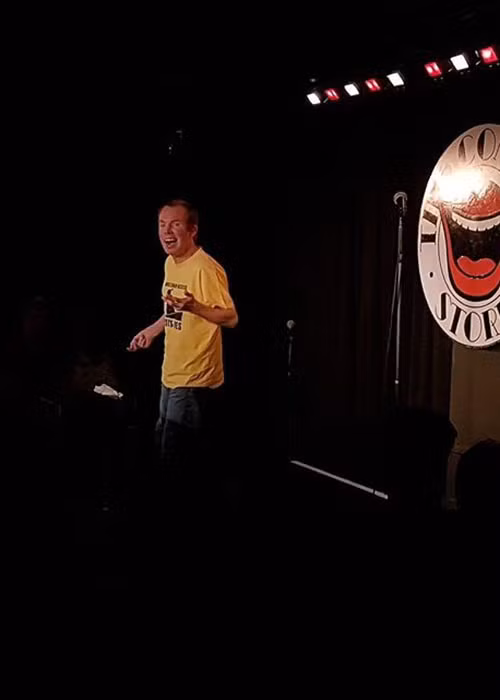 Vài năm gần đây, anh diễn chính trong chương trình sitcom của mình mang tên Ability. Ảnh: FBNV