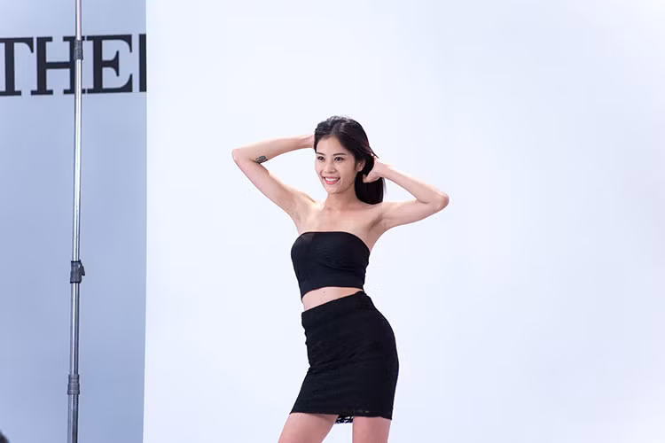 Hình ảnh Lệ Nam tự tin tạo dáng ở thử thách sau một hồi bối rối.