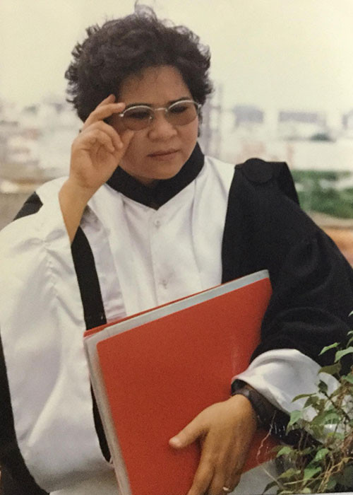 Minh Vượng tâm sự: “Trước khi vào trường sân khấu khoa kịch nói tôi đã từng mơ làm luật sư, hoạ sĩ, nhà văn...Vậy mà tử vi của tôi lại bảo: “Nếu tui mở cửa hàng ăn hay may mặc thì giàu to”. Chả biết thế nào...nhưng đến bây giờ tôi vẫn thích được hành nghề luật sư”.