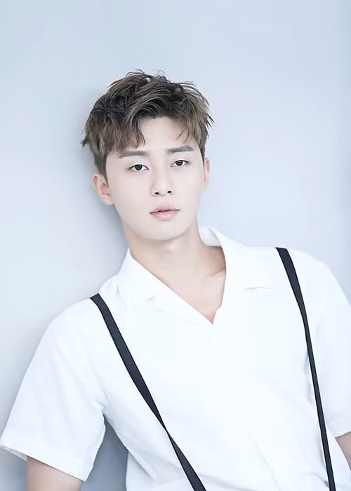 Park Seo Joon sinh năm 1988, kém Park Min Young 2 tuổi. Ảnh: tistory