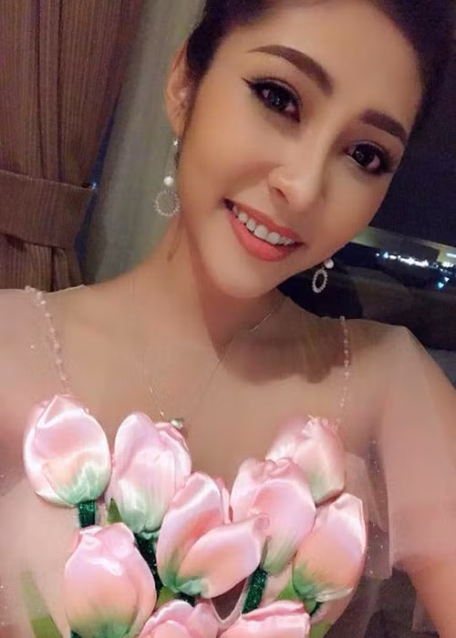 Sao Việt Hoa hậu Đặng Thu Thảo rạng rỡ dự sự kiện.