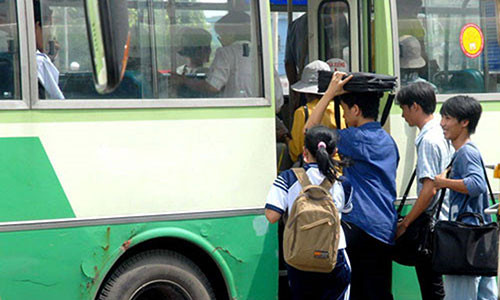 Môi trường xe buýt là môi trường dễ xảy ra tình trạng quấy rối tình dục (Ảnh minh họa T)