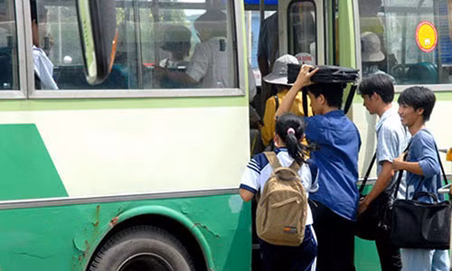 Môi trường xe buýt là môi trường dễ xảy ra tình trạng quấy rối tình dục (Ảnh minh họa T)