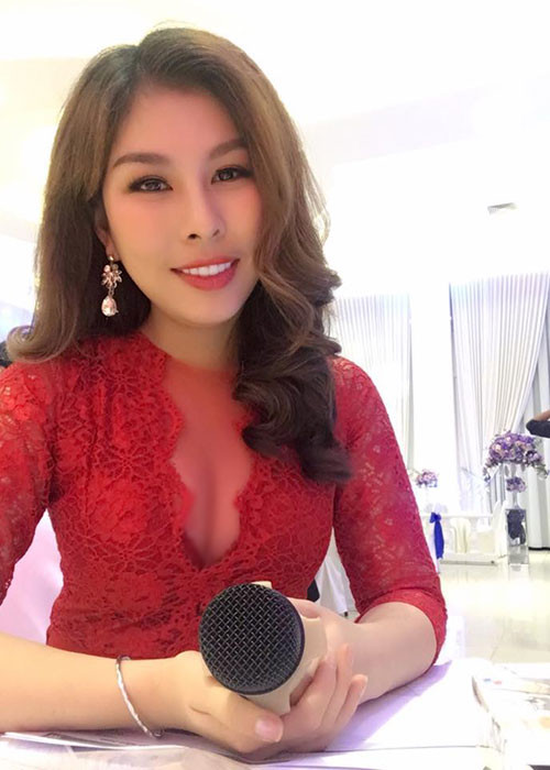 Trái với nhiều cô gái bình luận nhạt tại "Nóng cùng World Cup 2018", Vân Anh được khen ngợi bởi sự am hiểu về bóng đá.