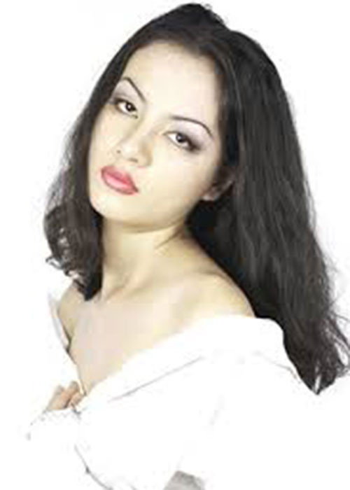 Ngọc Thúy ban đầu làm người mẫu quảng cáo sản phẩm. Năm 1997, cô bắt đầu lên sàn diễn thời trang. Ảnh: Zing