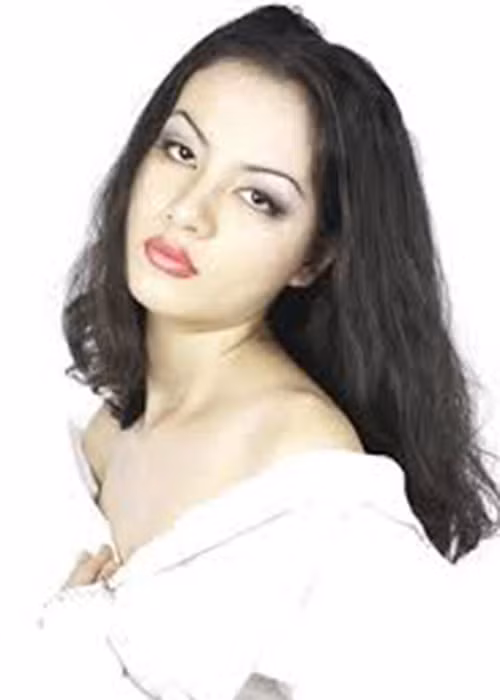 Ngọc Thúy ban đầu làm người mẫu quảng cáo sản phẩm. Năm 1997, cô bắt đầu lên sàn diễn thời trang. Ảnh: Zing