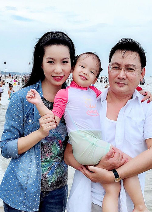 Trịnh Kim Chi chúc mừng con gái út tròn 3 tuổi. "Mẹ không mong con gái của mẹ phải thật hoàn hảo. Mẹ chỉ cần con thật tự tin, nhân ái và yêu đời là đủ", nữ diễn viên nhắn nhủ con gái.