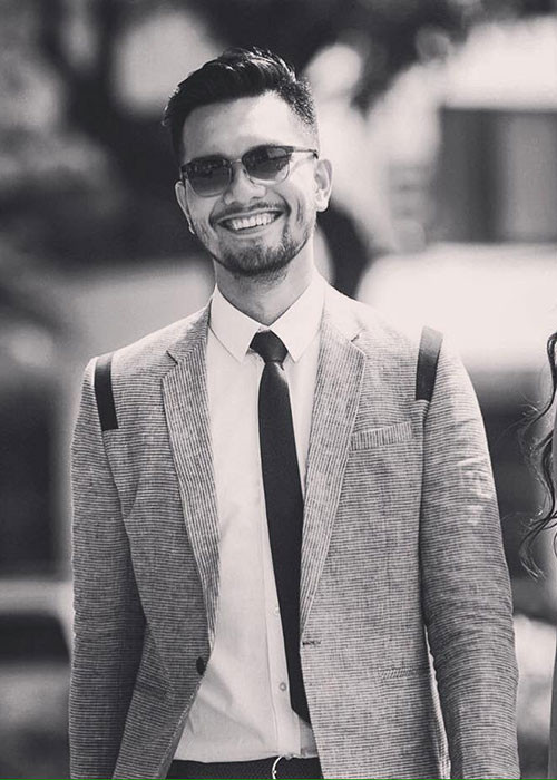 Hình ảnh Nhikolai Đinh đốn tim fans bởi nụ cười rạng rỡ.