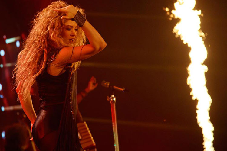 Hình ảnh Shakira biểu diễn trong đêm diễn mới đây. Ảnh: FBNV